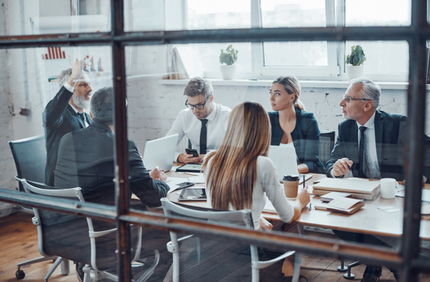 كيف تؤثر بيئة الأعمال سريعة التغيّر في مجالس الإدارة اليوم؟